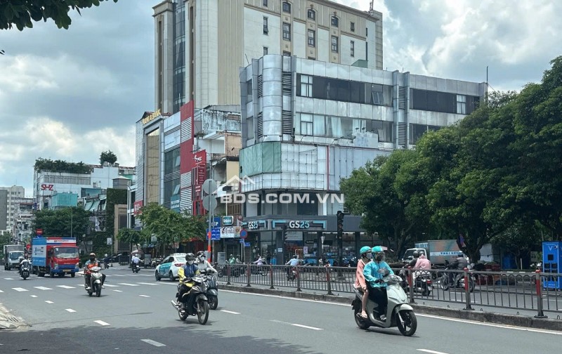 Bán tòa nhà 8L 209m2 ngang 11m có hầm TN 135 triệu MTKD view góc Nguyễn Văn Đậu 43 tỷ hơn