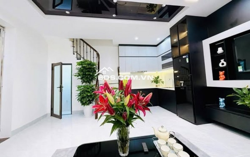 Bán Nhà Gần Phố Minh Khai, Hai Bà Trưng 31m, 4 tầng, mt 5.6m, giá 7.75 tỷ.