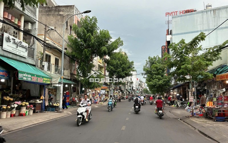 Mặt tiền KD ngay chợ Phạm Văn Bạch 7 tầng ngang 10m 300m2 50PN TN 300tr T.máy chỉ 75 tỷ.