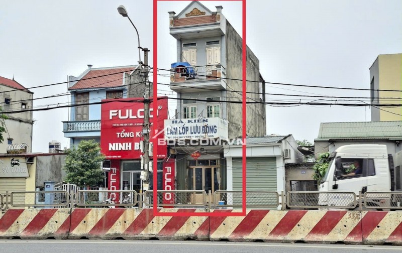 BÁN NHÀ MẶT TIỀN ĐƯỜNG QL1A, DT 43M2 SĐCC 4,5TỶ. LH:0396631136 – 0386663369.
