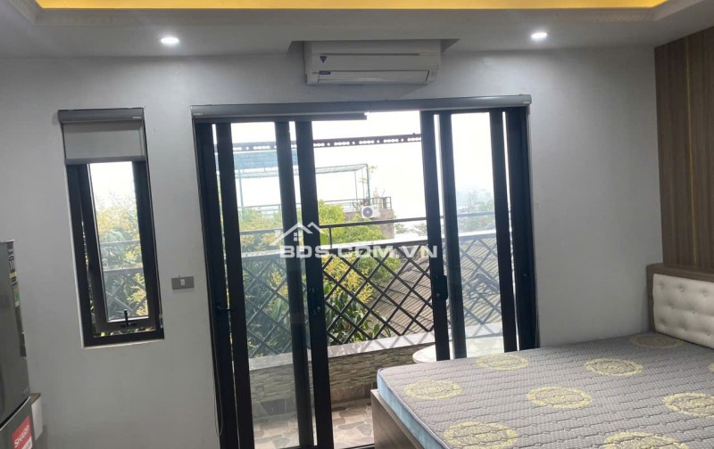 Cho thuê Căn hộ CCMN Studio tại ngõ 193 Trích Sài. Ban công thoáng View Hồ Tây. Chỉ 6.5tr