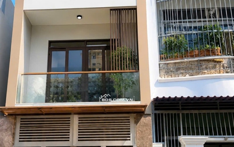 NHÀ ĐẸP KHU BẮC HẢI - HXH 6M GẦN MẶT TIỀN CMT8 - 4 TẦNG BTCT - GẦN 40M² - GIÁP QUẬN 3