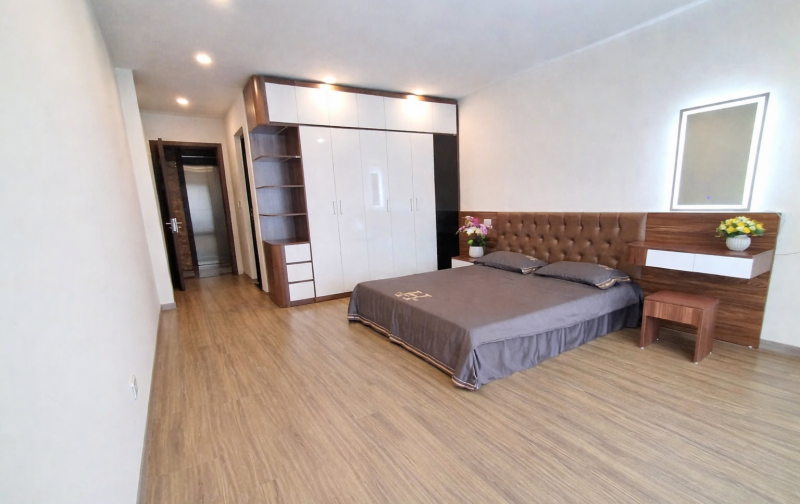  NHÀ MỚI 6 TẦNG THANG MÁY – GARA Ô TÔ – ĐƯỜNG THÔNG – THẠCH BÀN LONG BIÊN 