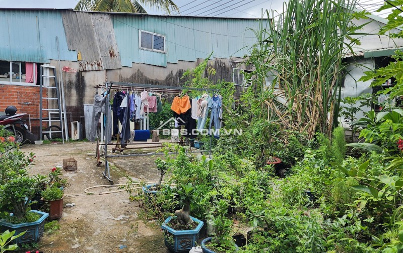 Bán nhà, đất mặt tiền đường Nguyễn Văn Bứa, xã Bà Điểm. Diện tích 1079,5m² có 247,6m² thổ