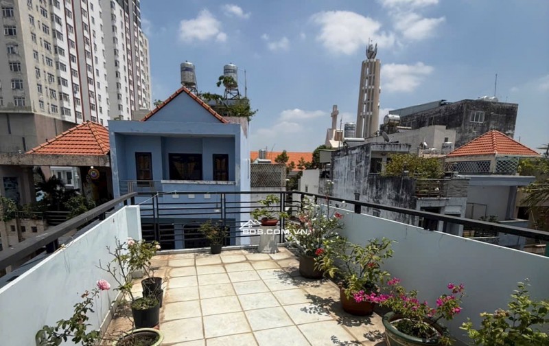 Nhà 5PN Hẻm Xe Hơi Lạc Long Quân - Tân Bình – Chỉ 6.35 Tỷ, Vào Ở Ngay