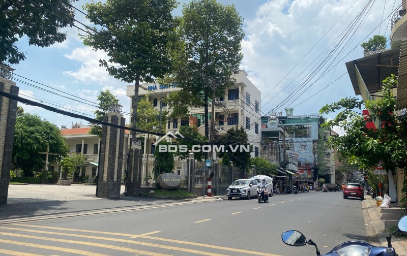 Nhà 5PN Hẻm Xe Hơi Lạc Long Quân - Tân Bình – Chỉ 6.35 Tỷ, Vào Ở Ngay