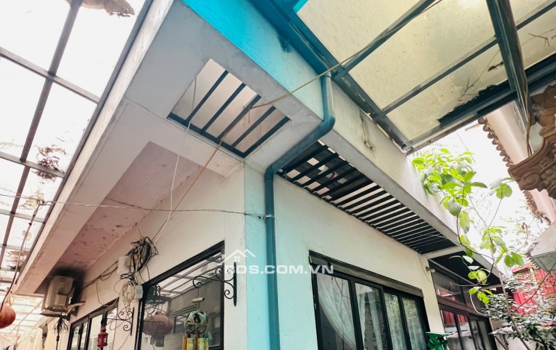 KIM GIANG - GlÁ CỰC THƠM cho 1 căn LÔ GÓC 46m2 x 4T, MT KHỦNG HƠN 5m, SÂN BÓNG TRƯỚC NHÀ!