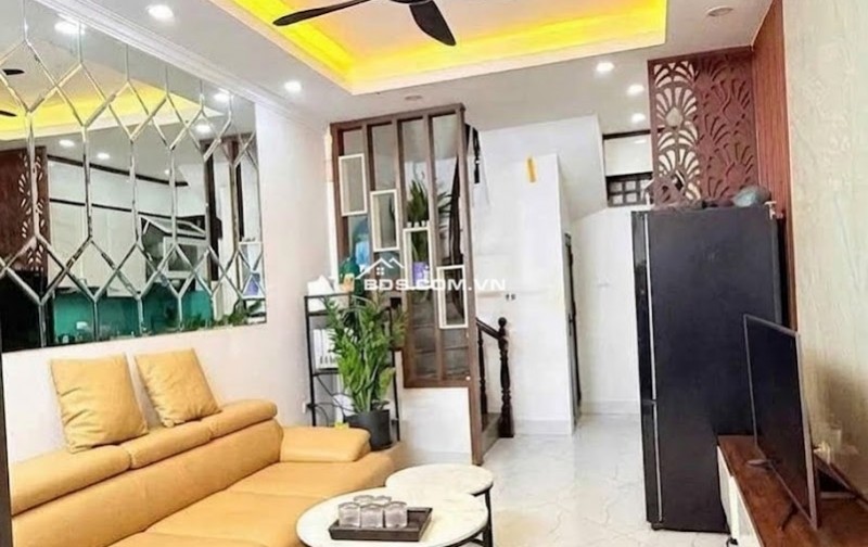 BÁN NHÀ LÔ GÓC Thạch Bàn–Ô TÔ ĐỖ CỬA- 60m2, 5 TẦNG, 4 PHÒNG NGỦ- SỔ ĐỎ CHÍNH CHỦ-NHỈNH 8 TỶ