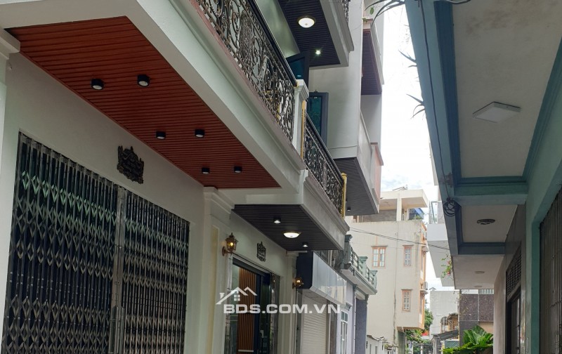 BÁN NHÀ 3.85 TỶ 4 TẦNG 40M2 ( ĐÔNG BẮC ) Ô TÔ ĐỖ CỬA NGÕ TRƯỜNG CHINH
