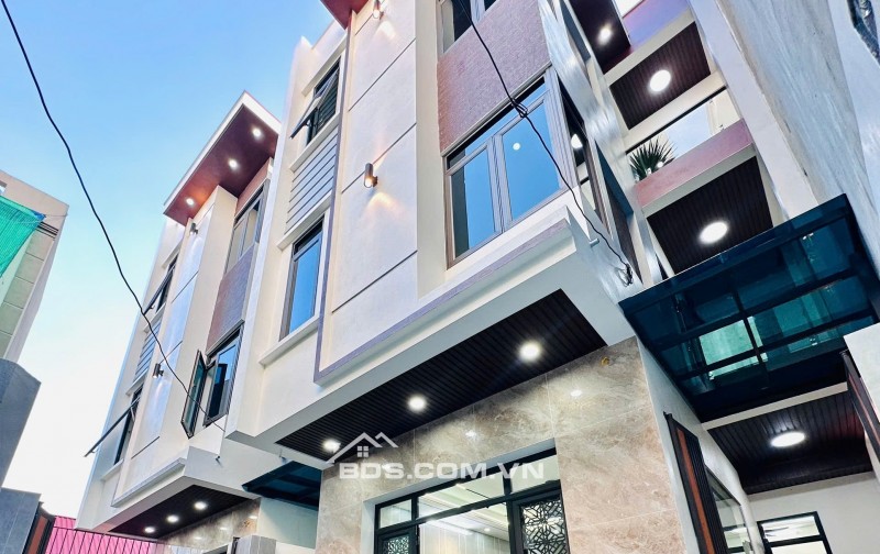 BÁN NHÀ SIÊU ĐẸP 2.95 TỶ 3 TẦNG 65M2 TRUNG TÂM ĐƯỜNG VỊ XUYÊN