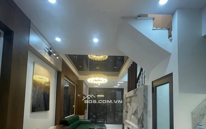 Bán Nhà Gần Phố, Tân Mai 35m, 4 tầng, mt 3.8m, giá 9.65 tỷ.