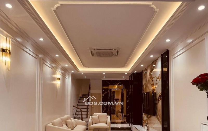Bán Nhà Ô TÔ Đỗ Cửa, Gần Phố Giáp Bát, Hoàng Mai 43m, 6 tầng, giá 18 tỷ.
