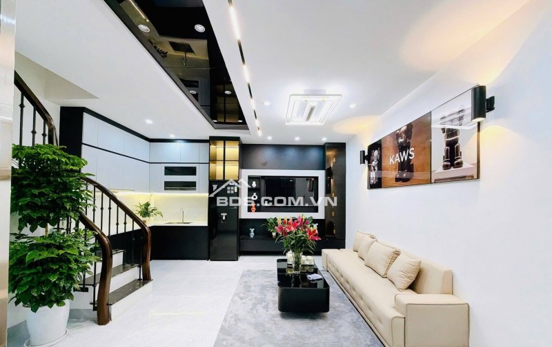 Bán Nhà Gần Phố Minh Khai, Hai Bà Trưng 31m, 4 tầng, mt 5.6m, giá 7.75 tỷ.