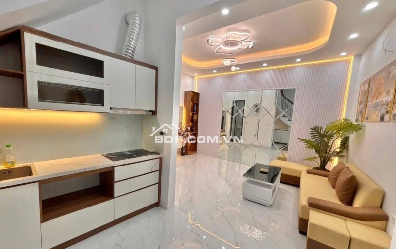 Bán Nhà Phố Cổ, Thọ Lão, Hai Bà Trưng 30m, 5 tầng, mt 4m, giá 8.6 tỷ.