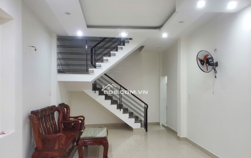 Cho thuê nhà 222/4 Võ Thành Trang P11 QTân Bình 1 trệt 2 lầu