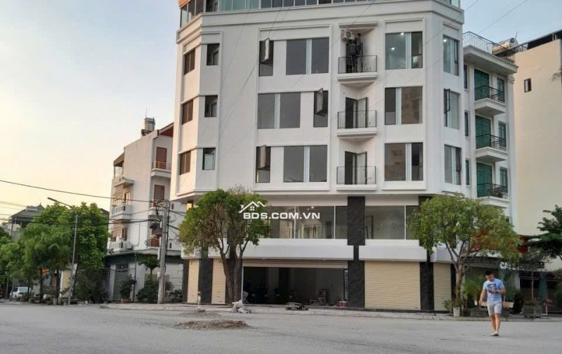 Cho thuê tòa nhà 6 tầng mới xây,lô góc 3 mặt tiền, dt 650m² tại Bồ Đề, Long Biên, 0903456065