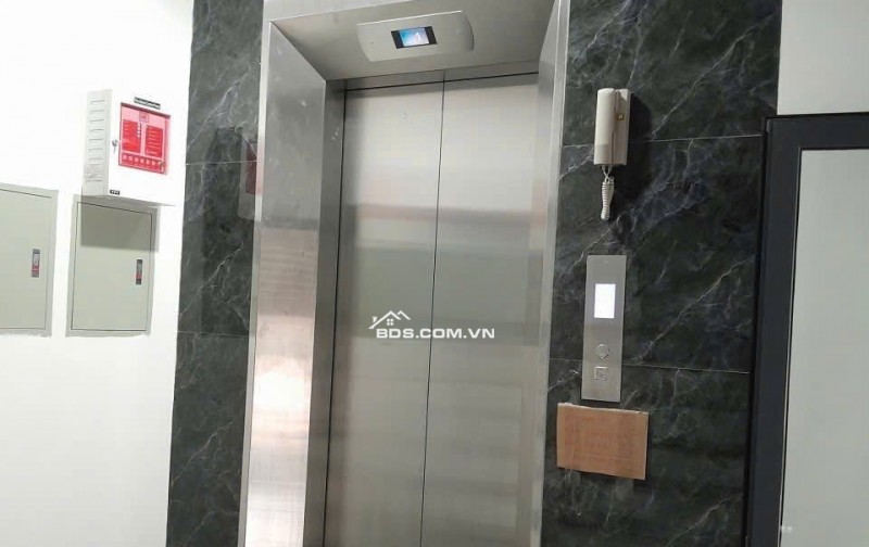 Cho thuê tòa nhà 6 tầng mới xây,lô góc 3 mặt tiền, dt 650m² tại Bồ Đề, Long Biên, 0903456065