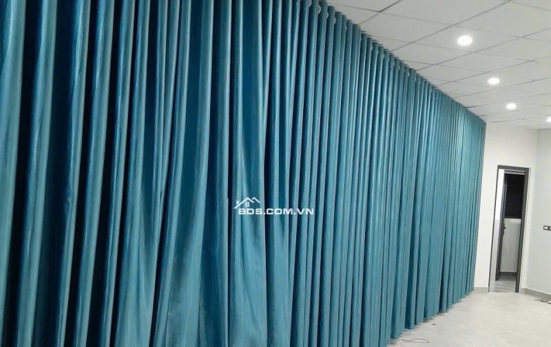 Cho thuê tòa nhà 6 tầng mới xây,lô góc 3 mặt tiền, dt 650m² tại Bồ Đề, Long Biên, 0903456065