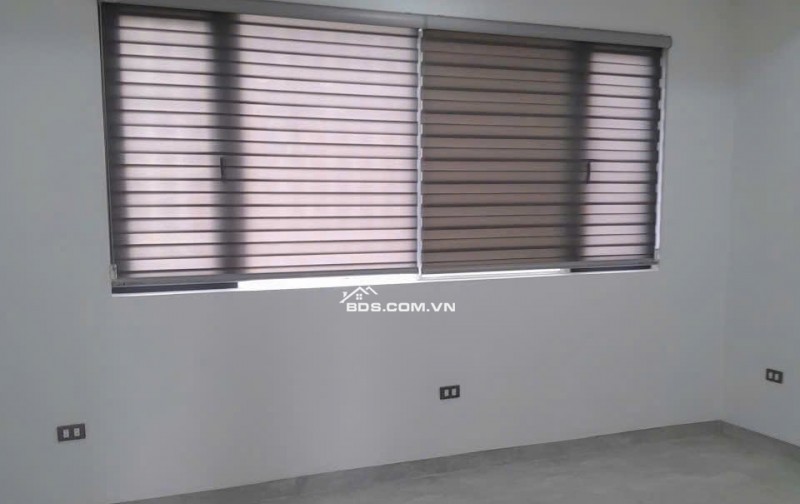 Cho thuê tòa nhà 6 tầng mới xây,lô góc 3 mặt tiền, dt 650m² tại Bồ Đề, Long Biên, 0903456065