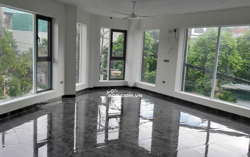 Cho thuê tòa nhà 6 tầng mới xây,lô góc 3 mặt tiền, dt 650m² tại Bồ Đề, Long Biên, 0903456065