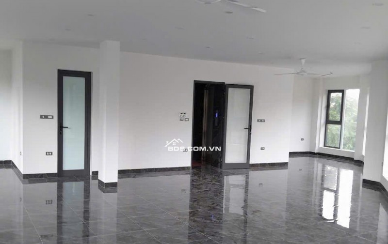 Cho thuê tòa nhà 6 tầng mới xây,lô góc 3 mặt tiền, dt 650m² tại Bồ Đề, Long Biên, 0903456065