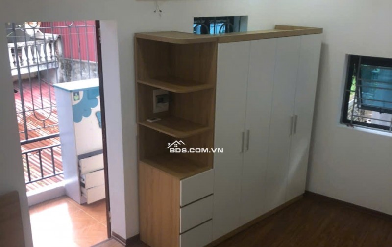 Cho thuê nhà 4 tầng ,lô góc, 33m2, cách mặt phố Quan Nhân 40m , 0915112200