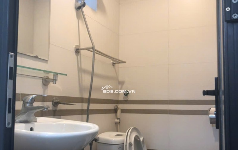 Cho thuê nhà 4 tầng ,lô góc, 33m2, cách mặt phố Quan Nhân 40m , 0915112200
