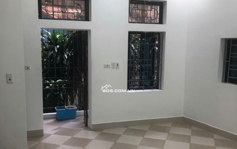 Cho thuê nhà 4 tầng ,lô góc, 33m2, cách mặt phố Quan Nhân 40m , 0915112200