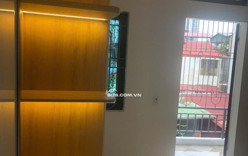 Cho thuê nhà 4 tầng ,lô góc, 33m2, cách mặt phố Quan Nhân 40m , 0915112200