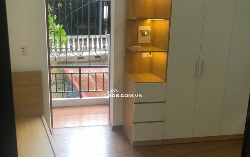 Cho thuê nhà 4 tầng ,lô góc, 33m2, cách mặt phố Quan Nhân 40m , 0915112200