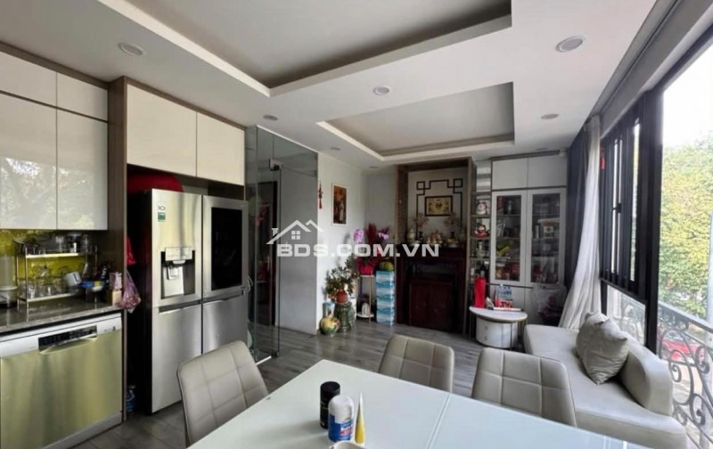  Bán nhà Lê Hồng Phong - mặt phố - 29/39m2 - 3tầng 1 tum - view Lăng Bác - lô góc 2 mặt tiền - vỉa hè to  Khu Vip - Hiếm