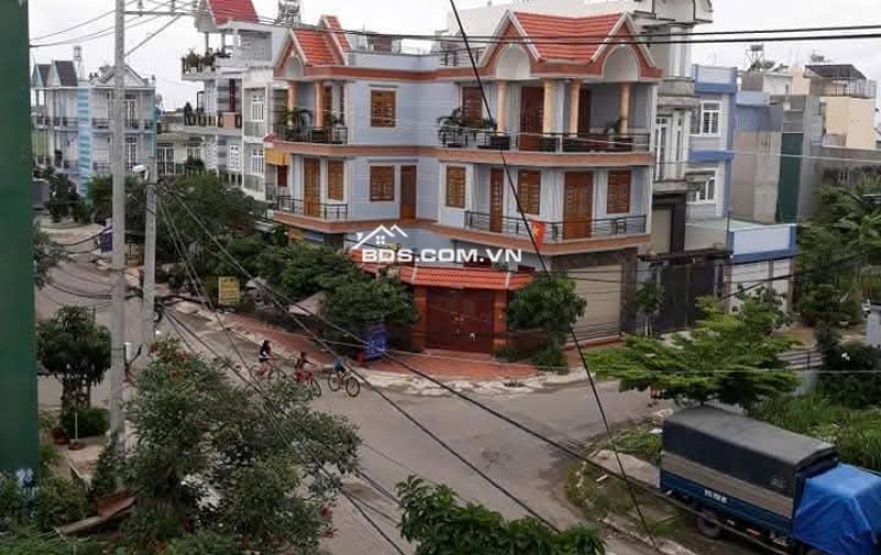 Bán nhà 1 trệt 2 lầu hẻm xe tải Phan Văn Hớn Bà Điểm Hóc Môn