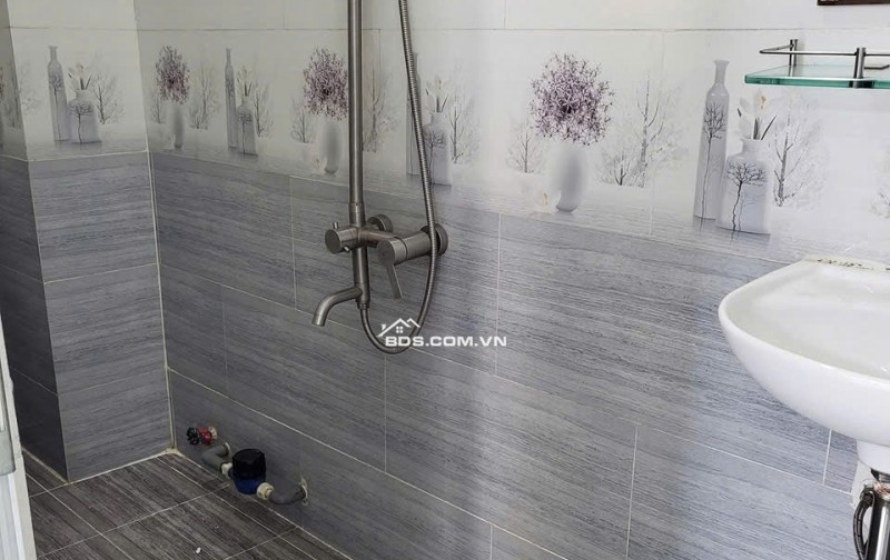 Cho thuê nhà hẻm xe tải 3 lầu 1 sân thượng 61/1 Thăng Long Tân Bình (cũ )