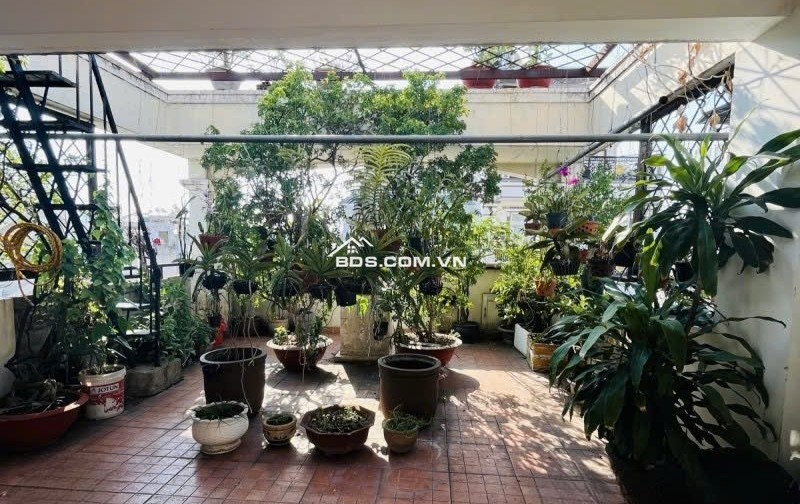 Bán nhà VỊ TRÍ ĐẸP HXT ngang 5.3m 122m2 CMT8 KD buôn bán gần BV Thống Nhất sát 19 tỷ.