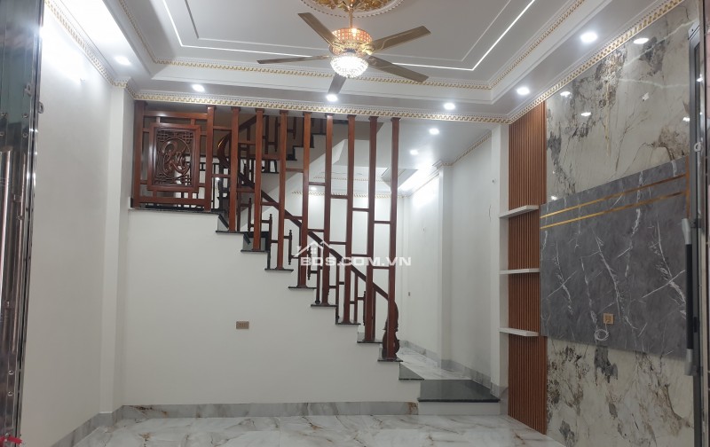 BÁN NHÀ 3.85 TỶ 4 TẦNG 40M2 ( ĐÔNG BẮC ) Ô TÔ ĐỖ CỬA NGÕ TRƯỜNG CHINH