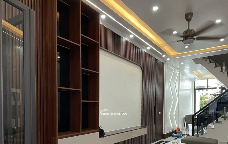 BÁN N HÀ  ĐẸP 2.79 TỶ 3 TẦNG 100M2 ( ĐÔNG NAM ) NGÕ ĐƯỜNG KÊNH