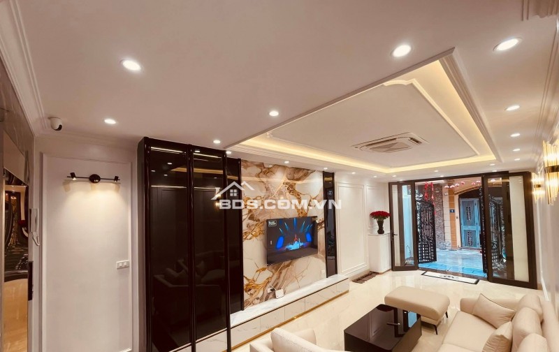 Bán Nhà Ô TÔ Đỗ Cửa, Gần Phố Giáp Bát, Hoàng Mai 43m, 6 tầng, giá 18 tỷ.