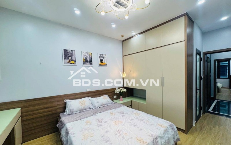 Bán Nhà Dòng Tiền, Đường Hoàng Mai 42/46m, 5 tầng, mt 3.6m, giá 13.8 tỷ.