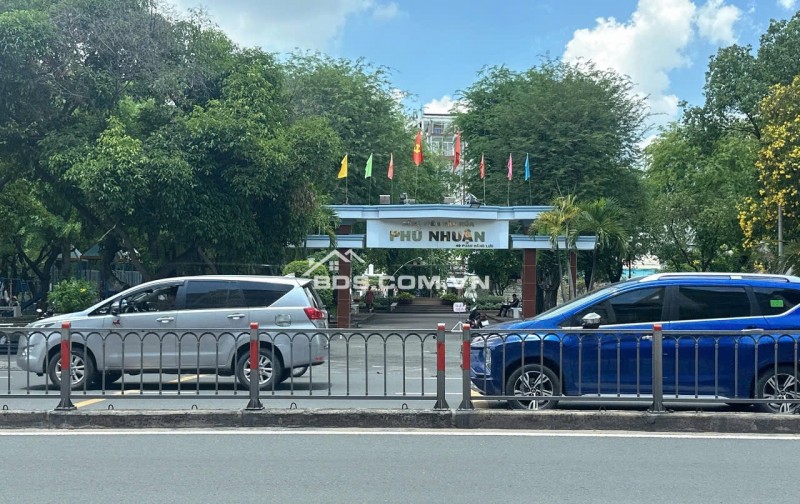 Bán tòa nhà 8L 209m2 ngang 11m có hầm TN 135 triệu MTKD view góc Nguyễn Văn Đậu 43 tỷ hơn