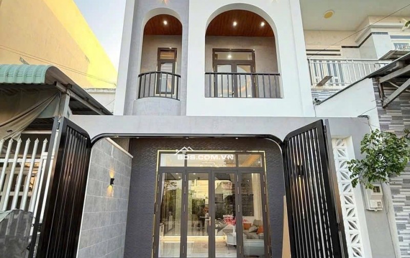  CHỈ 750 TRIỆU SANG TÊN  NHÀ LẦU 140M² (4.5x31) NGAY UBND PHƯỜNG TÂN TRIỀU .