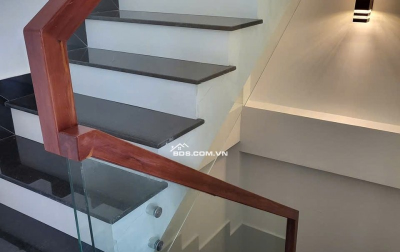 Cho thuê nhà hẻm xe tải 3 lầu 1 sân thượng 61/1 Thăng Long Tân Bình (cũ )