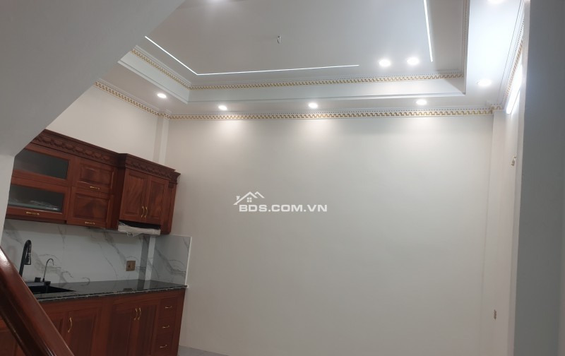 BÁN NHÀ 3.85 TỶ 4 TẦNG 40M2 ( ĐÔNG BẮC ) Ô TÔ ĐỖ CỬA NGÕ TRƯỜNG CHINH