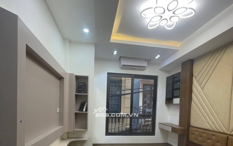 Bán Nhà Gần Phố, Tân Mai 35m, 4 tầng, mt 3.8m, giá 9.65 tỷ.