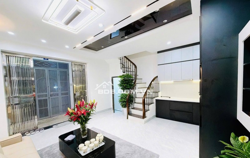 Bán Nhà Gần Phố Minh Khai, Hai Bà Trưng 31m, 4 tầng, mt 5.6m, giá 7.75 tỷ.