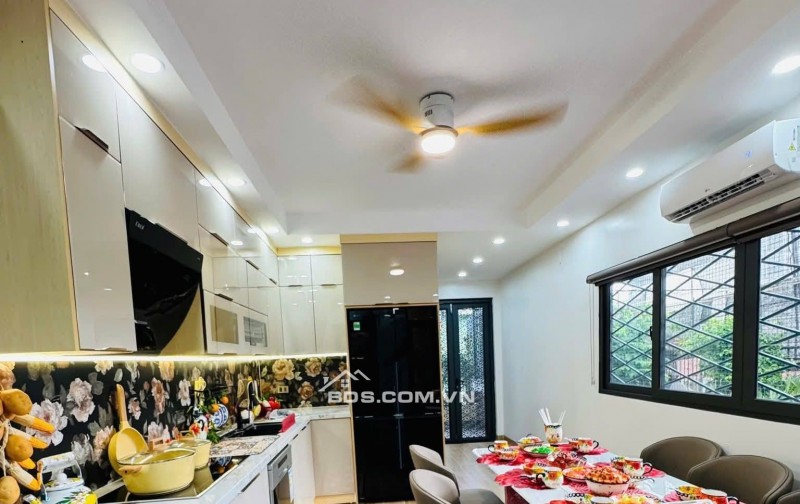 Bán Nhà Thang Máy, Gần Phố, Tân Mai, Hoàng Mai 40m, 5 tầng, mt 3.8m, giá 14.6 tỷ.