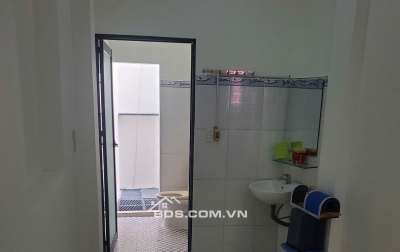 Cho thuê nhà 222/4 Võ Thành Trang P11 QTân Bình 1 trệt 2 lầu