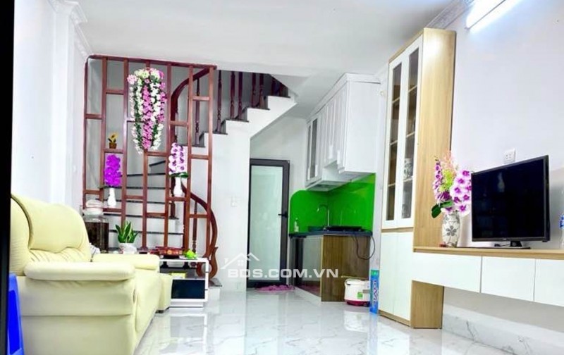 NGÃ TƯ SỞ - NHÀ ĐẸP LUNG LINH - MỘT BƯỚC ĐƯỜNG 2.5 Ô TÔ TRÁNH - HƠN 6TỶ!