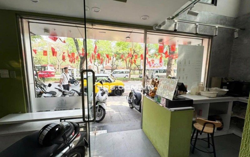  Bán nhà Lê Hồng Phong - mặt phố - 29/39m2 - 3tầng 1 tum - view Lăng Bác - lô góc 2 mặt tiền - vỉa hè to  Khu Vip - Hiếm