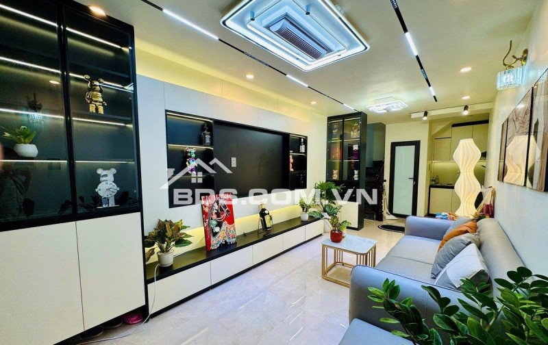 NHÀ 30M - TRUNG TÂM QUẬN HAI BÀ TRƯNG- SÁT PHỐ CỔ - CHỈ 150M RA MẶT PHỐ TRẦN KHÁT CHÂN - 5 TẦNG 3 NGỦ - FULL NỘI THẤT ĐẸP LONG LANH. GIÁ 7,9 tỷ