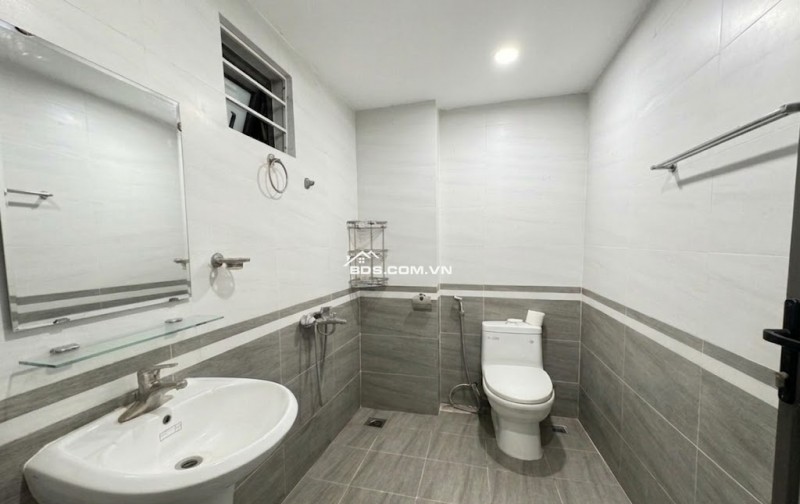 BÁN NHÀ ĐẸP 5 TẦNG, 32M2 -TẶNG FULL NỘI THẤT CAO CẤP TẠI TRUNG TÂM LONG BIÊN! 
